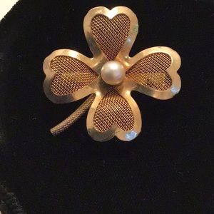Coro Vintage 4 Leaf Clover Pin Pearl Center